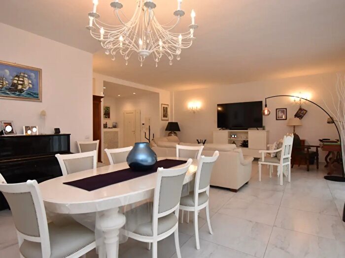 Appartamento con 8 locali in vendita in Via Francesco Milizia, Lecce