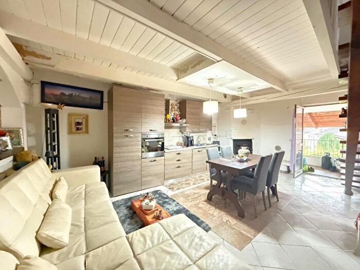 Appartamento trilocale in vendita in Via dei Sabbioni, Giaveno