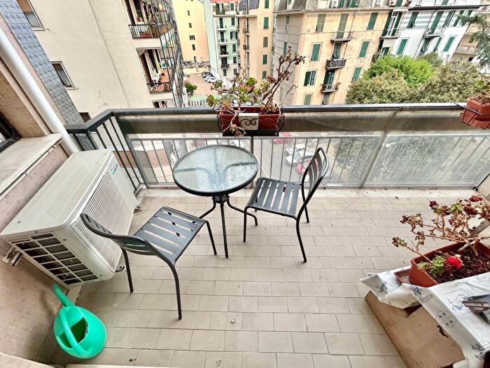 Appartamento quadrilocale in affitto in Via Giosuè Carducci, Oltreletimbro Santa Rita, Savona