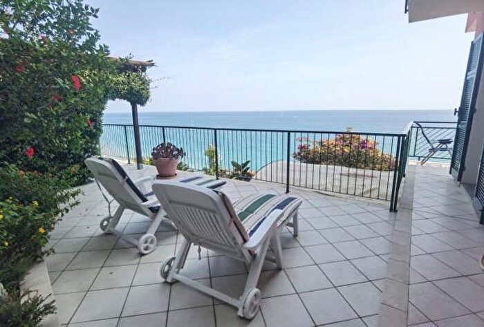 Appartamento trilocale in vendita in Via della Cornice, Borgio Verezzi