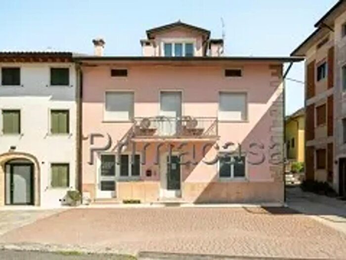 Casa con 6 locali in vendita in Grezzana