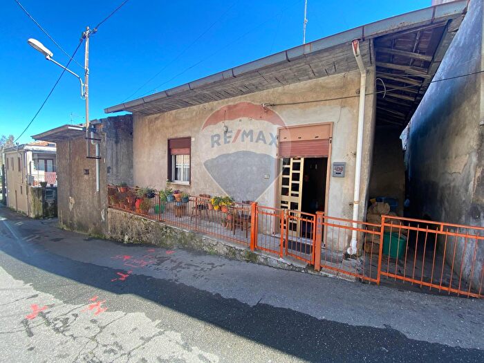 Casa quadrilocale in vendita in Via Regina del Cielo, Castiglione Di Sicilia