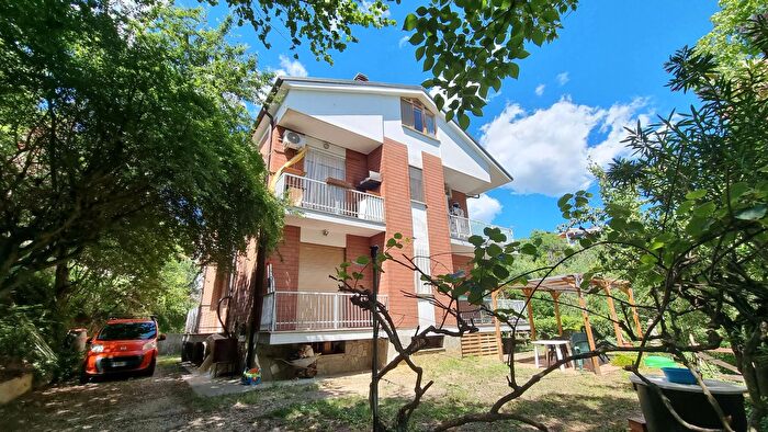 Casa con 11 locali in vendita in Strada Paniasso, Moncalieri