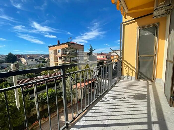 Appartamento quadrilocale in vendita in Via Thailandia, Crotone