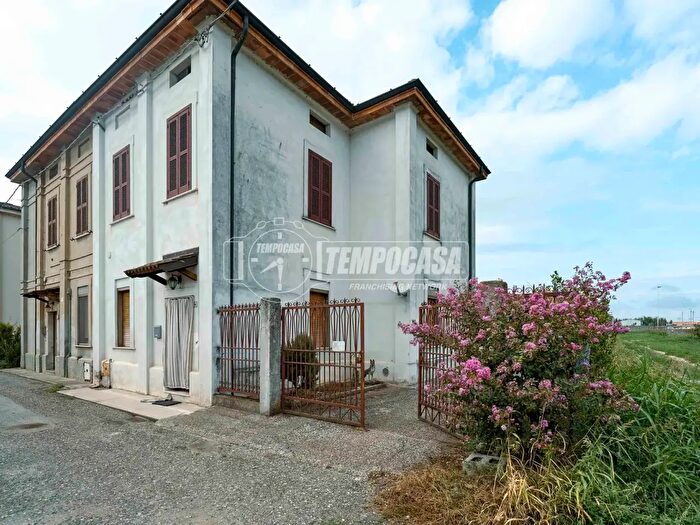 Casa trilocale in vendita in Viale Europa, Acquanegra Cremonese