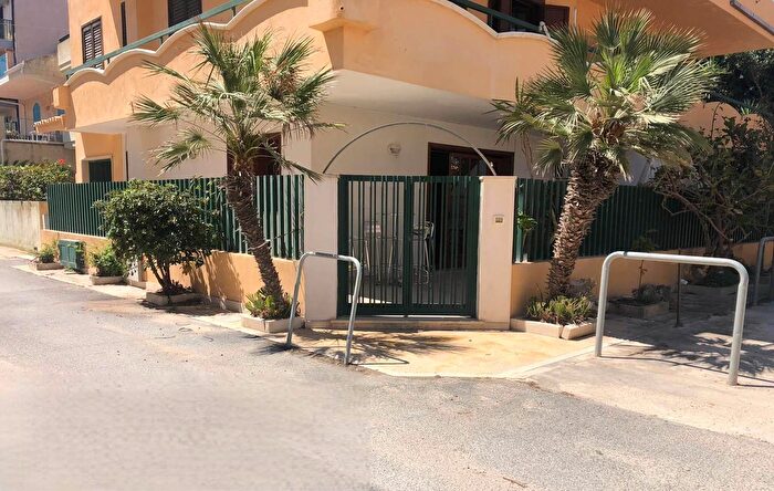 Appartamento quadrilocale in vendita in Via Gerani, Pachino