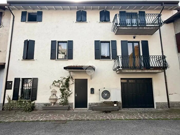 Casa quadrilocale in vendita in Via Luigi di Bernardo, Iseo