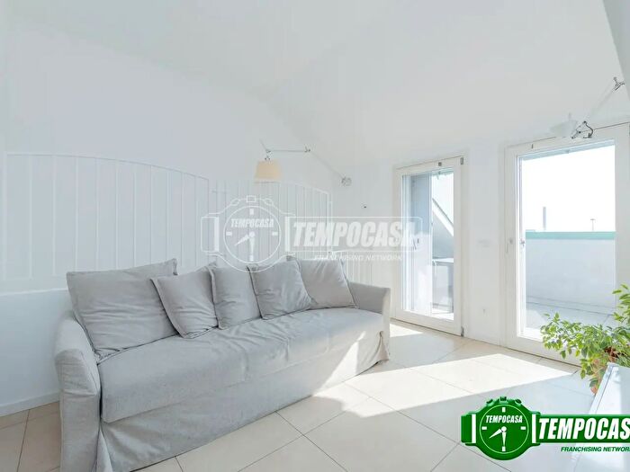 Appartamento trilocale in vendita in Via Cesare Battisti, Pero