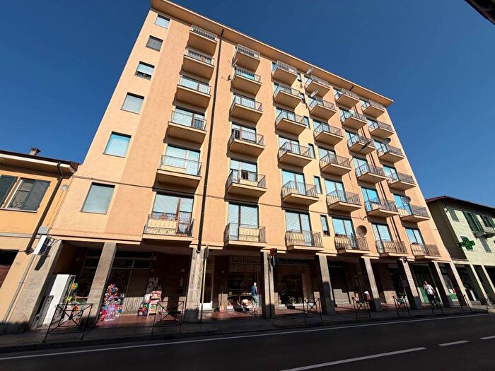 Appartamento trilocale in affitto in Corso Re Umberto, Centro, Verzuolo