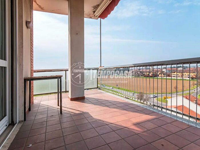 Appartamento trilocale in vendita in Via Vivaldi, Origgio