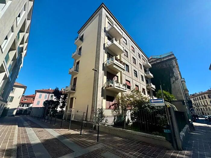 Appartamento trilocale in affitto in Via Manzoni, Monza