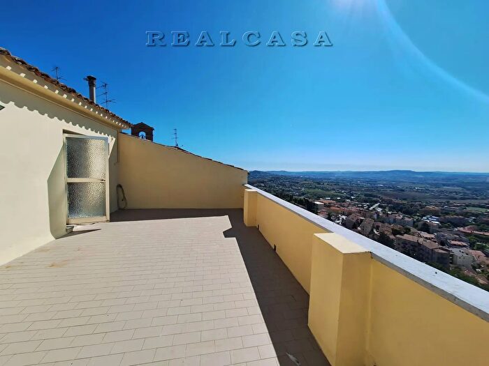 Casa con 6 locali in vendita in Centro, Osimo