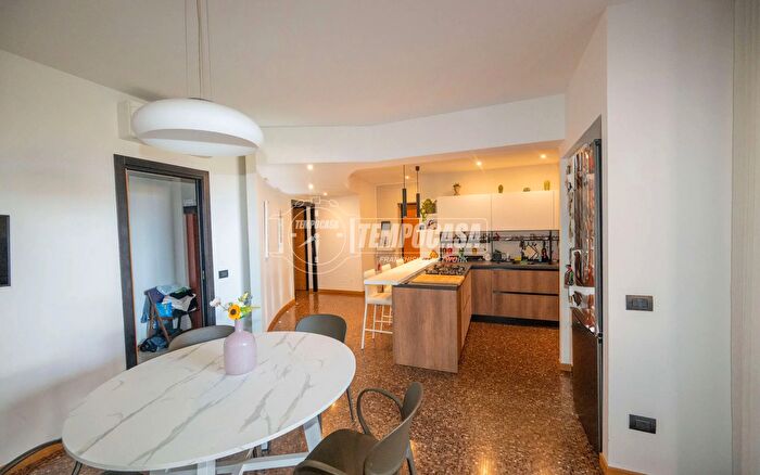 Appartamento con 8 locali in vendita in Strada Panoramica dello Stretto, Messina