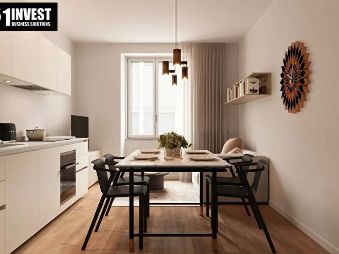 Appartamento con 6 locali in vendita in Via Enrico Petrella, Milano