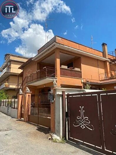 Casa trilocale in vendita in Via Prasco, Roma