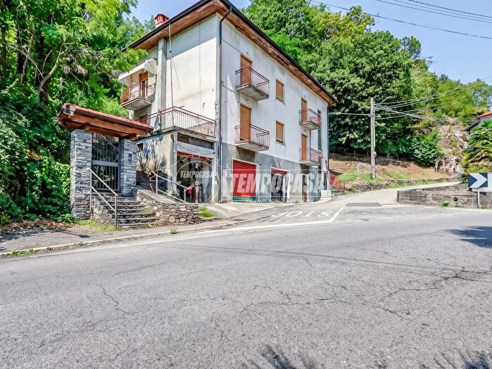 Appartamento con 5 locali in vendita in Via Cesare Battisti, Dumenza