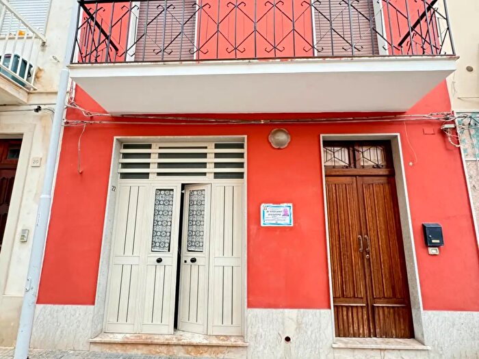 Casa con 7 locali in vendita in Via Enrico Fermi, Avola