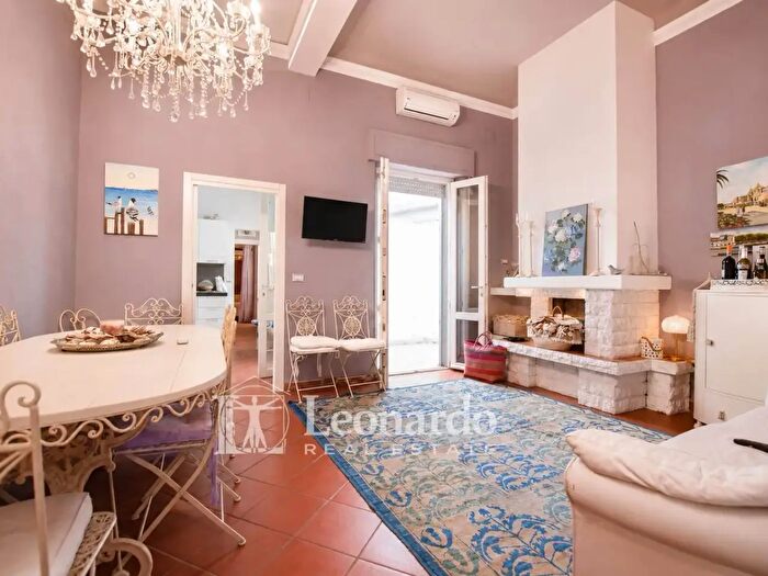 Appartamento con 5 locali in vendita in Via Coppino, Viareggio