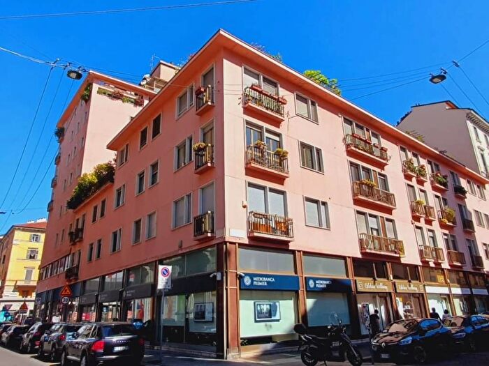 Appartamento trilocale in affitto in Via Lazzaro Spallanzani, Morgagni, Milano