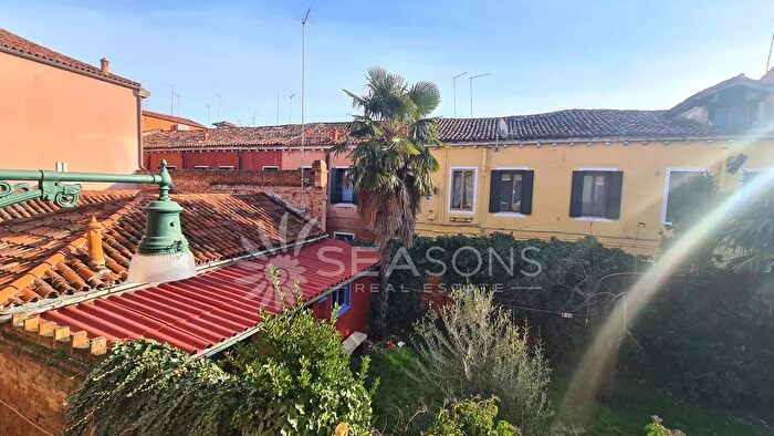 Appartamento con 5 locali in vendita in Venezia