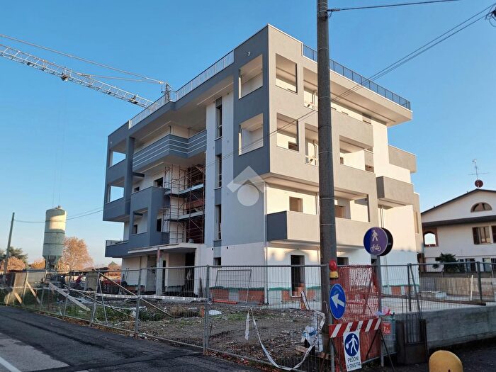 Appartamento trilocale in vendita in Via Via Clemente Alberti, Carugate