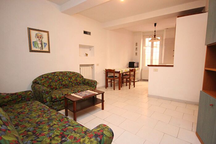 Appartamento trilocale in vendita in Piazza Mottino, Lerici