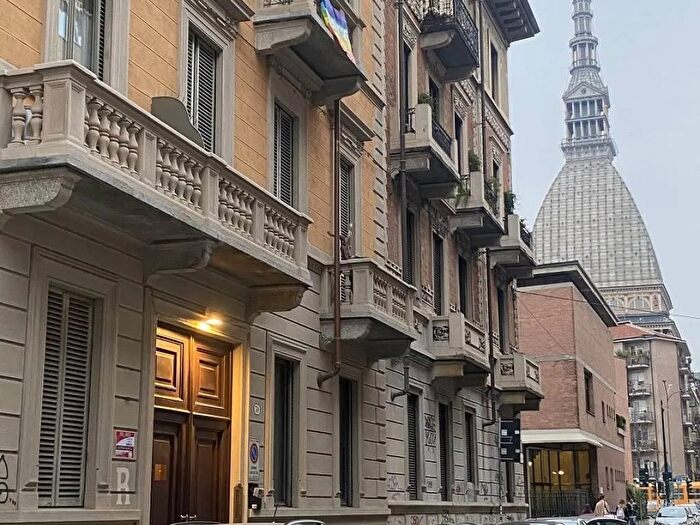 Appartamento in vendita in Via Montebello, Torino