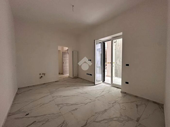 Appartamento trilocale in vendita in Via Ss Giovanni E Paolo, Napoli