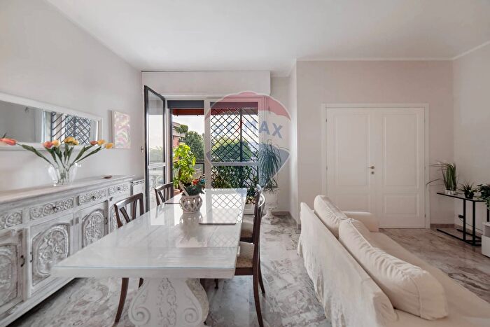 Appartamento quadrilocale in vendita in Viale Grigna, Monza