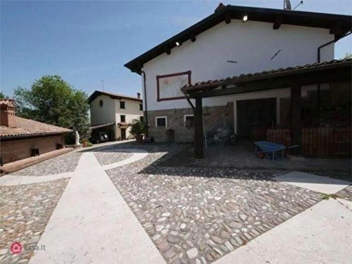 Casa con 6 locali in vendita in Via Giardini Nord, Serramazzoni