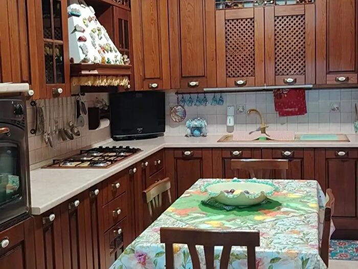 Appartamento con 5 locali in vendita in Via Massimo d'Azeglio, Caltagirone