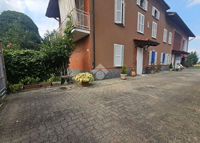 Casa con 10 locali in vendita in Via dei Partigiani, Cassine