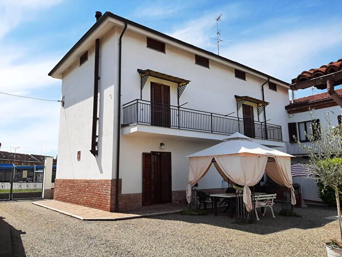 Casa con 5 locali in vendita in Via della Palazzina, Alessandria