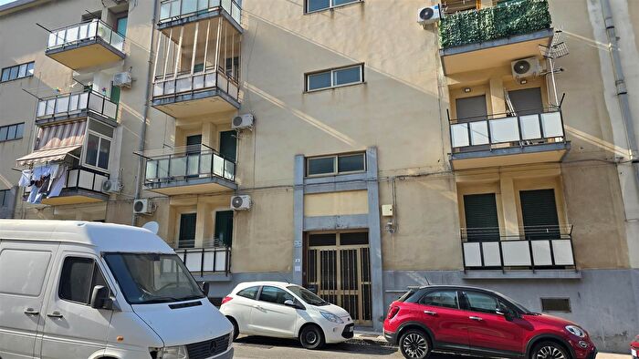Appartamento trilocale in vendita in Via Giovanni Capece Minutolo, Messina