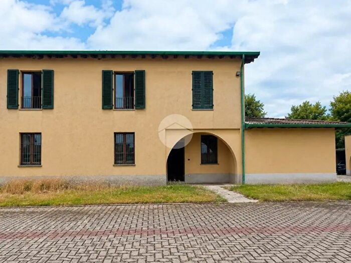 Casa quadrilocale in vendita in Via Trieste, Casalbuttano Ed Uniti