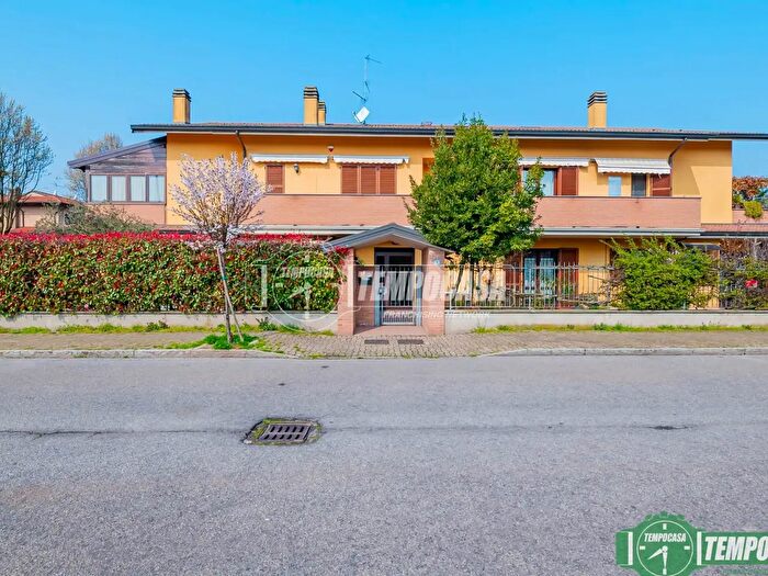 Appartamento trilocale in vendita in Via Sardegna, Carpiano