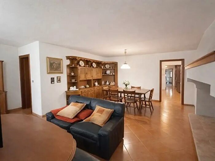 Casa con 10 locali in vendita in Vicopisano