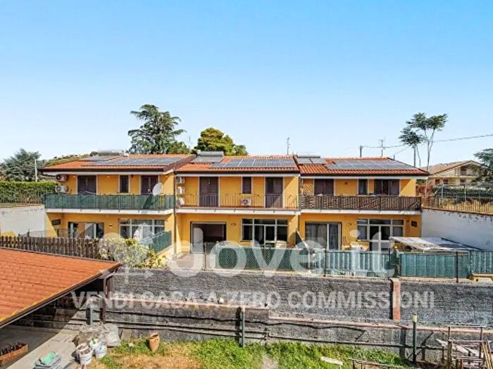 Casa quadrilocale in vendita in Via dei Girasoli, Mascalucia