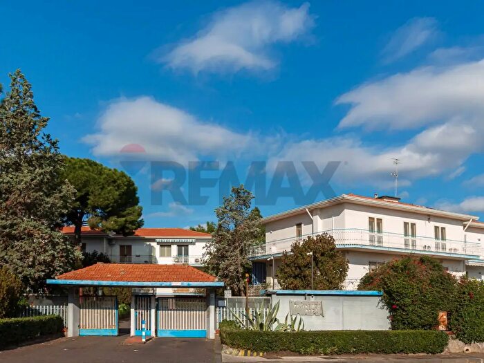 Appartamento con 8 locali in vendita in Via Ballo, Catania