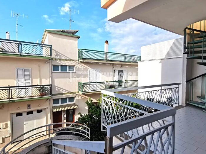 Appartamento trilocale in vendita in Via Diaz, Adelfia