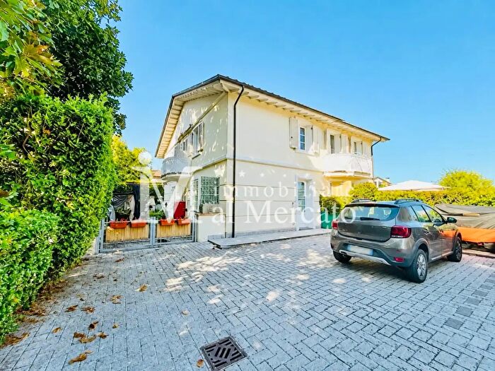 Appartamento trilocale in vendita in Ia Gheghi, Capannori