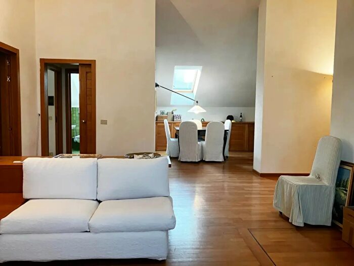 Appartamento quadrilocale in vendita in Via Pinasca, Torino