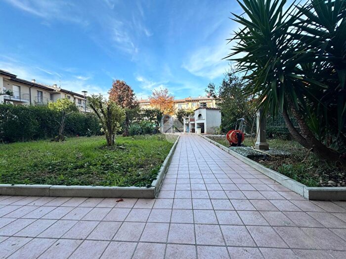 Appartamento trilocale in vendita in Via Ponte Fabbro, Cologne