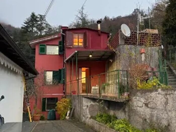 Casa quadrilocale in vendita in Frazione Chiappato, Lumarzo
