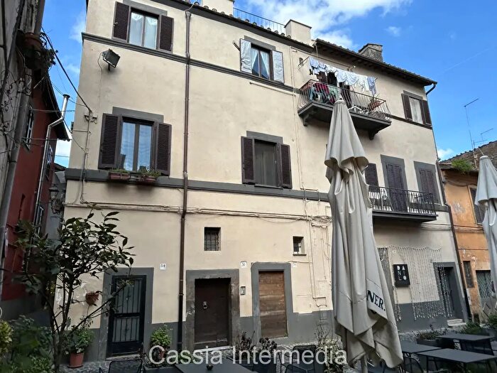 Appartamento trilocale in vendita in Via Geribaldi, Nepi