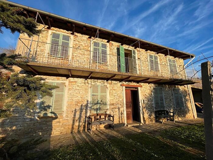 Casa con 15 locali in vendita in Rocchetta Belbo