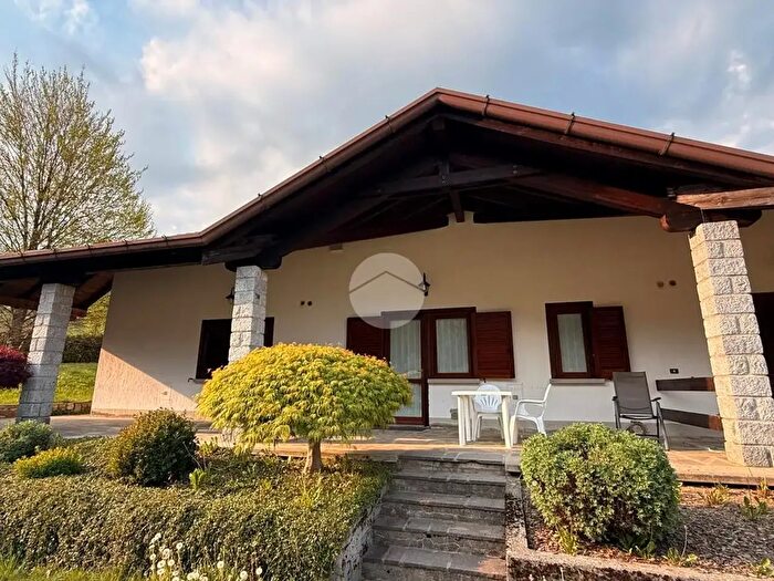 Appartamento trilocale in vendita in Via Cirese, Borno