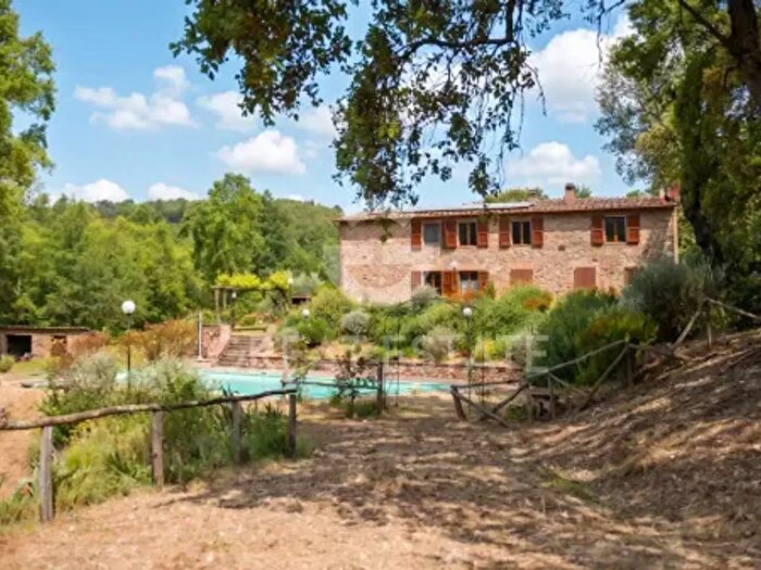 Casa con 6 locali in vendita in Piazza Cavour, Monticiano