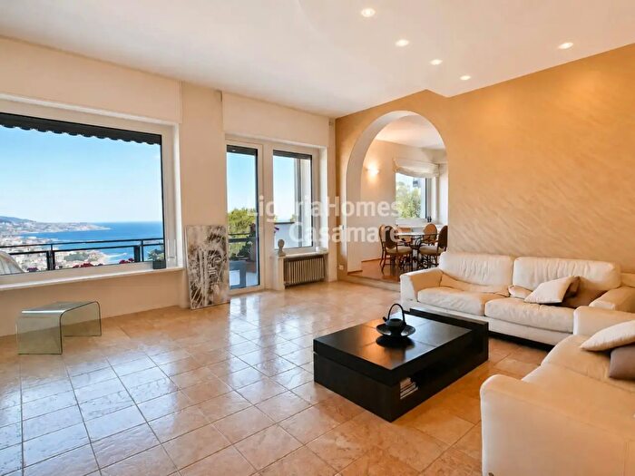 Appartamento con 8 locali in vendita in Via Padre Semeria, Sanremo