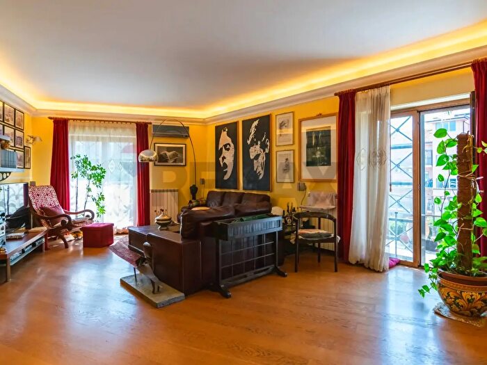 Appartamento con 6 locali in vendita in Via Ulisse, Aci Catena